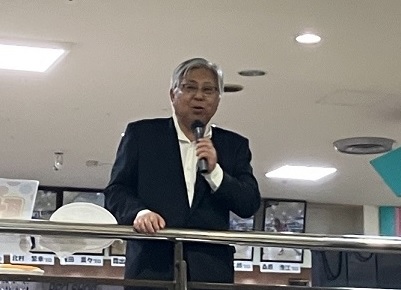 開会挨拶をする越野会長