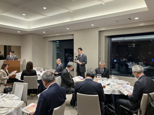 挨拶する正村会長