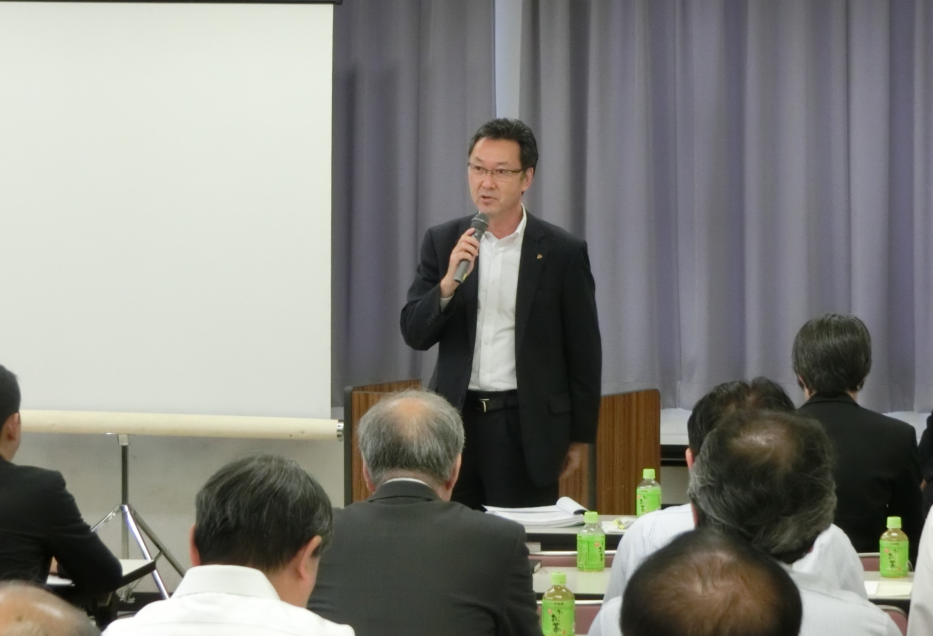事業承継の重要性を伝える武田金融分科会長