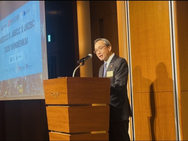 挨拶をする市川委員長