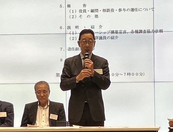 挨拶する正村会長