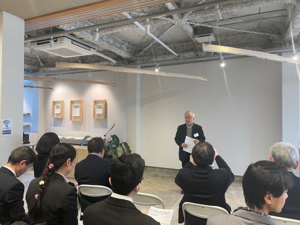 中村陽一審査委員長による講評の様子