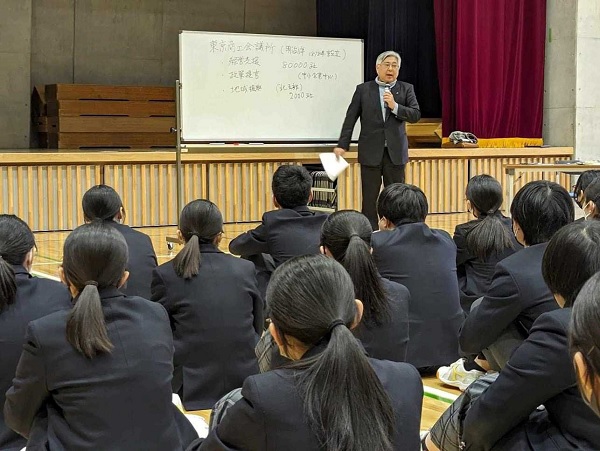 越野会長による講話の様子