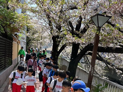 目黒川での清掃活動の様子