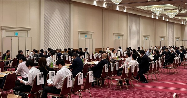 高校担当者との面談の様子