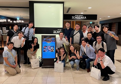 会場前での集合写真