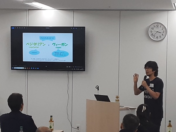 講演される小城様