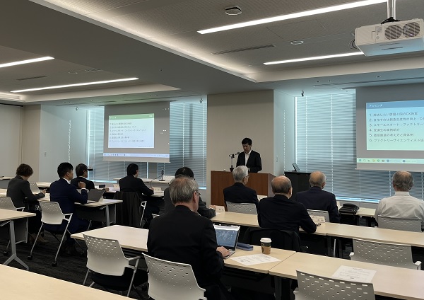 講師の川野氏が講演する様子
