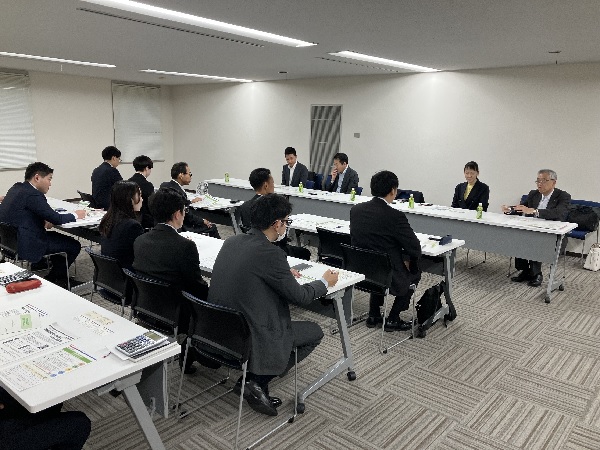 西武信用金庫東中野支店での説明
