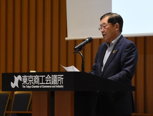 開会挨拶をする北沢委員長