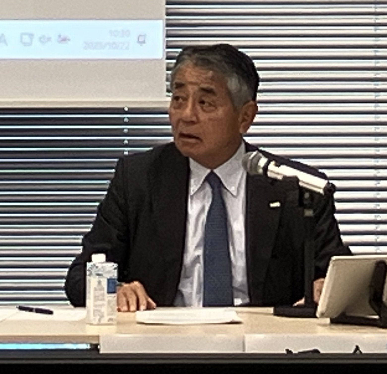 議件の様子（橘部会長）