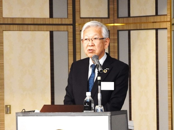 挨拶する小堀部会長