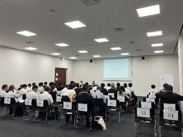 前半の自社・自己紹介