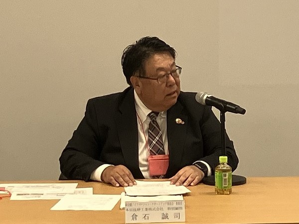委員会の様子（委員長：倉石副会頭）