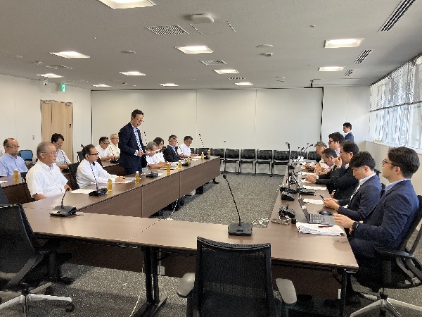 19日自由民主党議員団との政策懇談会