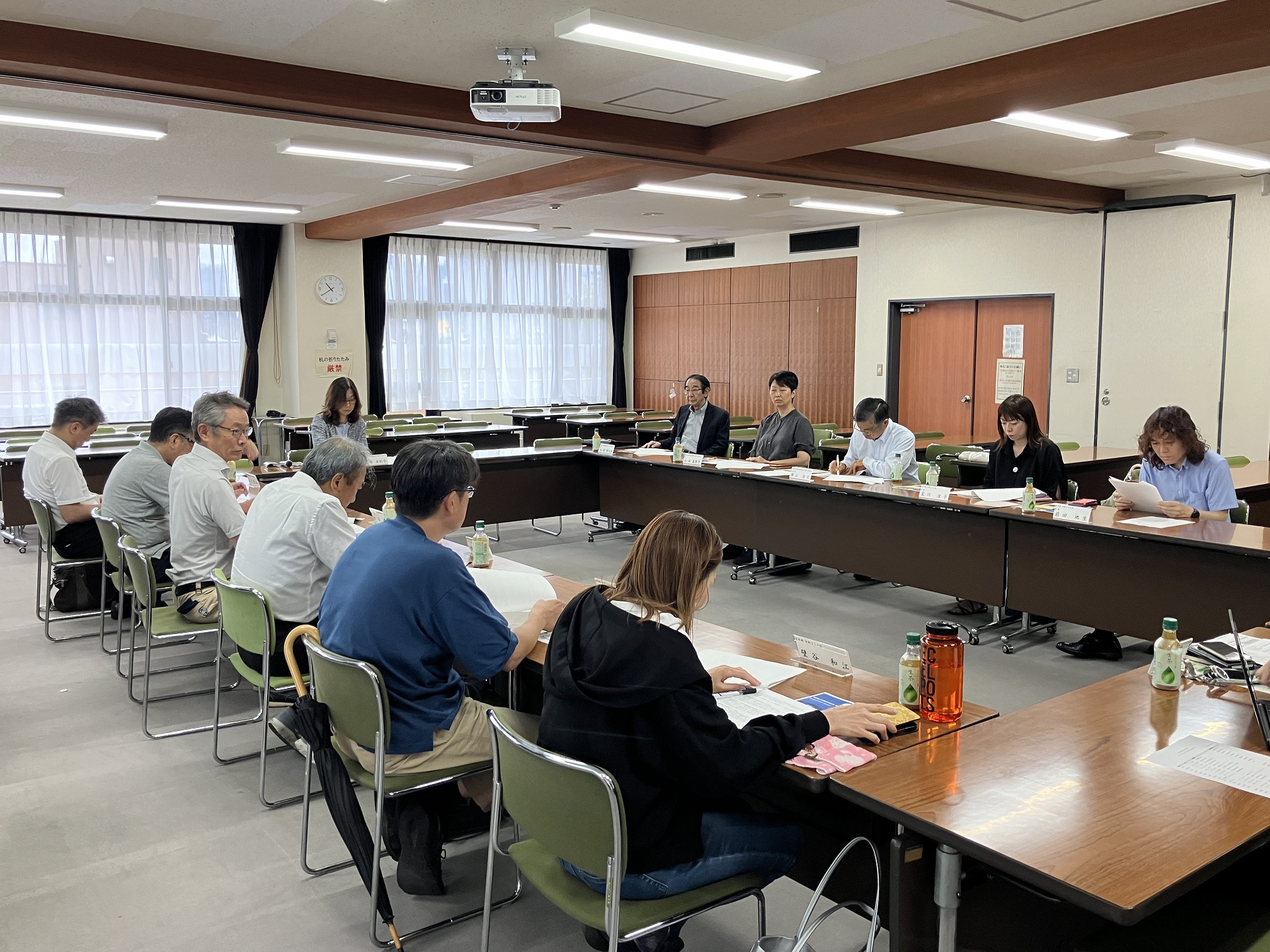 要望書の精査を重ねる委員会委員
