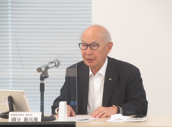冒頭挨拶をする國分部会長
