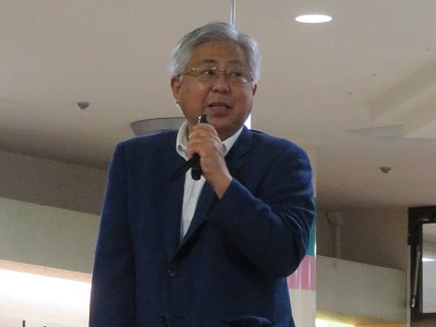 開会挨拶をする越野会長