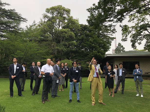 イタリア大使館庭園内を見学