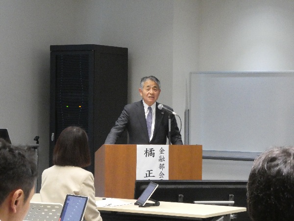 講演会の様子（橘部会長）