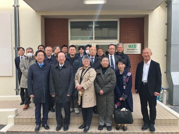 ＧＸＩ大岡山ラボ前での集合写真