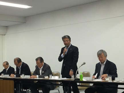 講演する日本税理士会連合会土屋理事