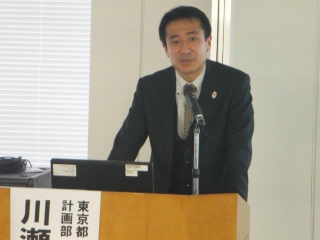 講師の東京都 政策企画局 計画部 計画課長　川瀬 航司氏