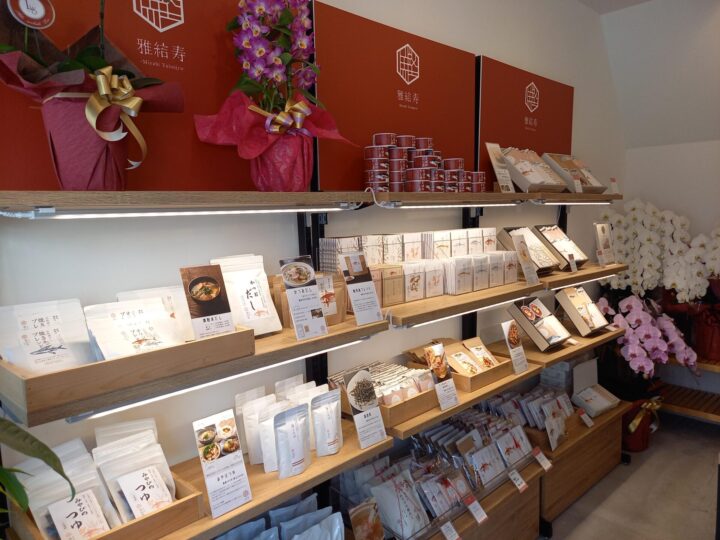 天然素材にこだわった商品が並ぶ