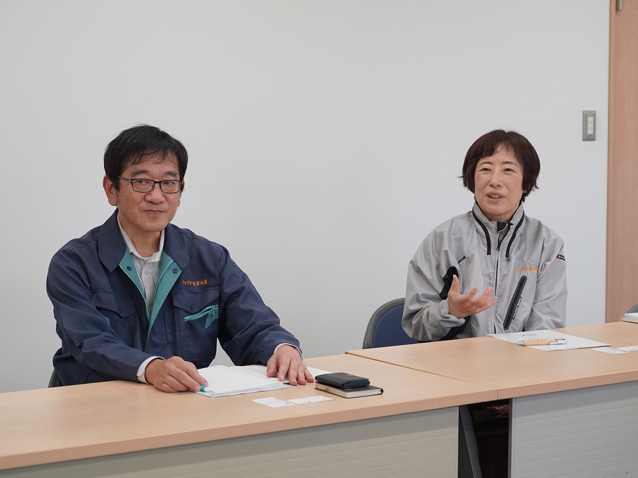 代表取締役 小野 利郎 氏（左）　総務部次長 兼 人事厚生課長 秦 真由美 氏（右）