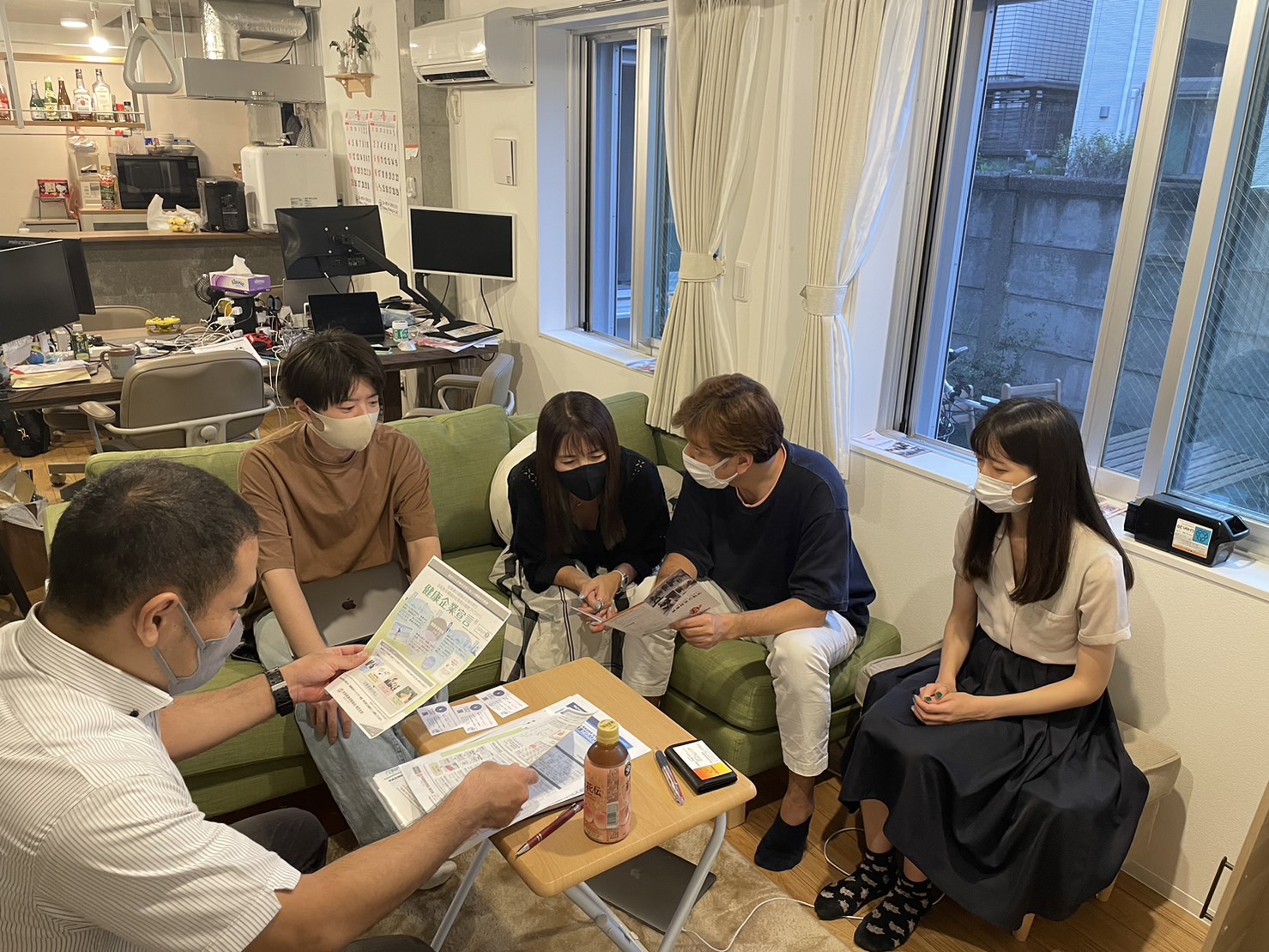 社内ミーティングでメンタルヘルスについて話し合った