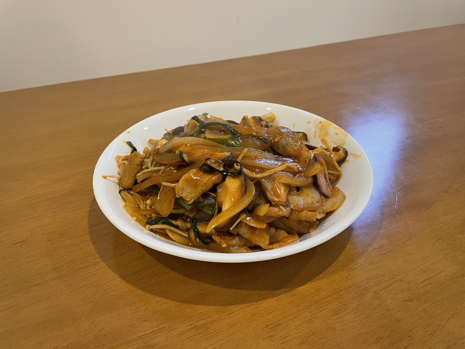 協会けんぽ「季節の健康レシピ」を参考につくった昼食「タマネギと豚肉の香り炒め」