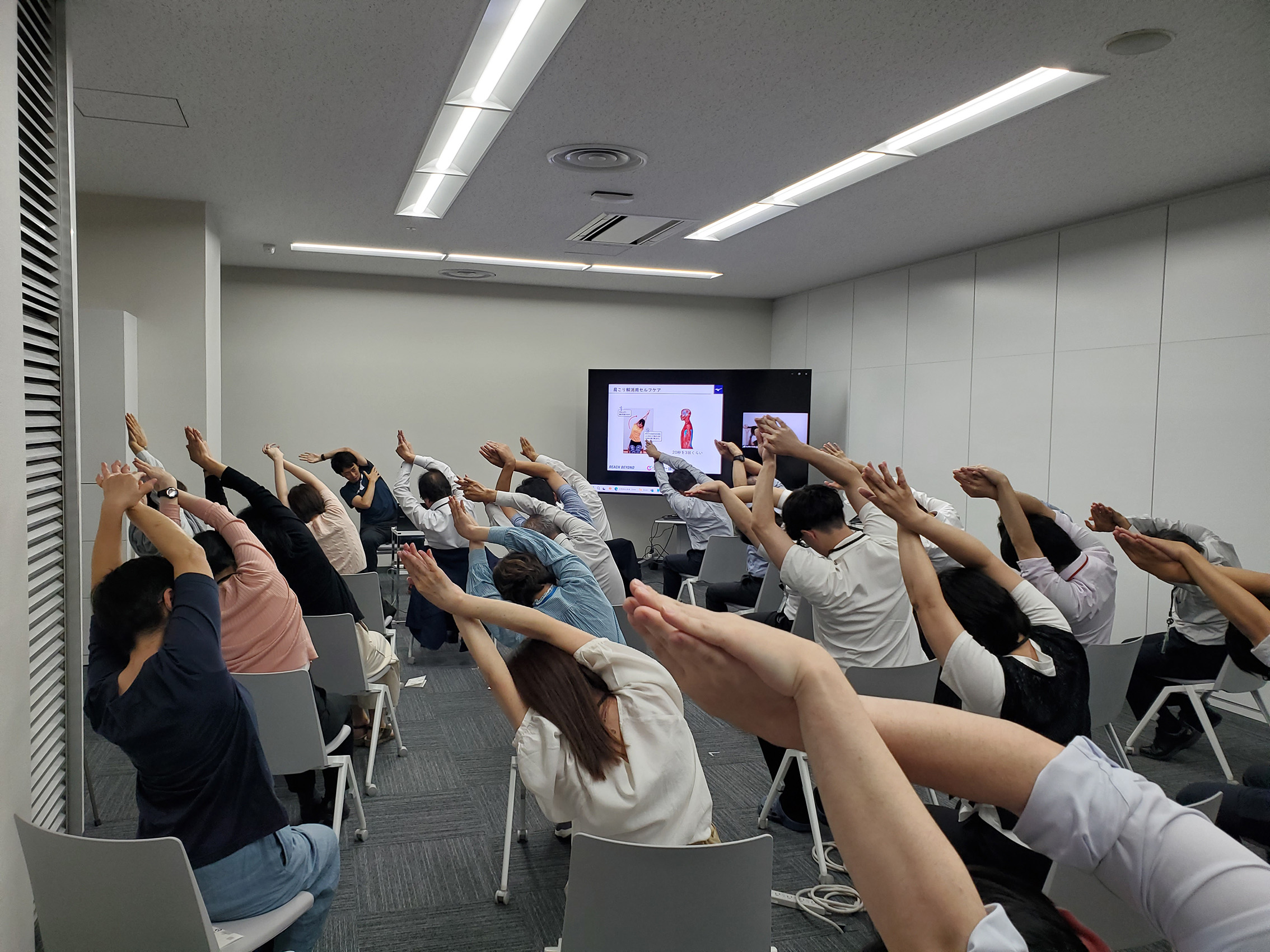 外部講師を招いてストレッチ講習会を開催。