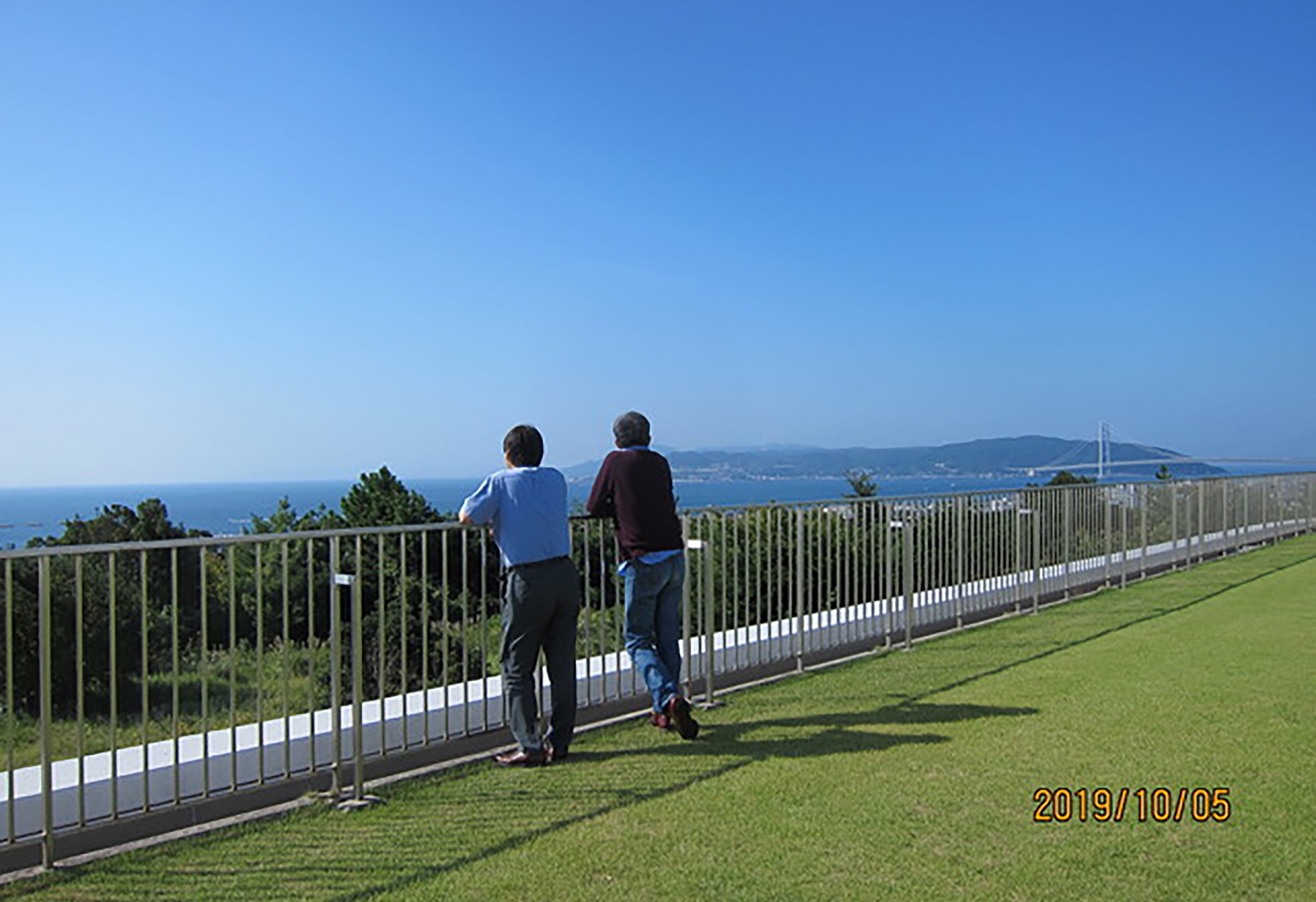 社員旅行の際に神戸から淡路島を眺めた一枚