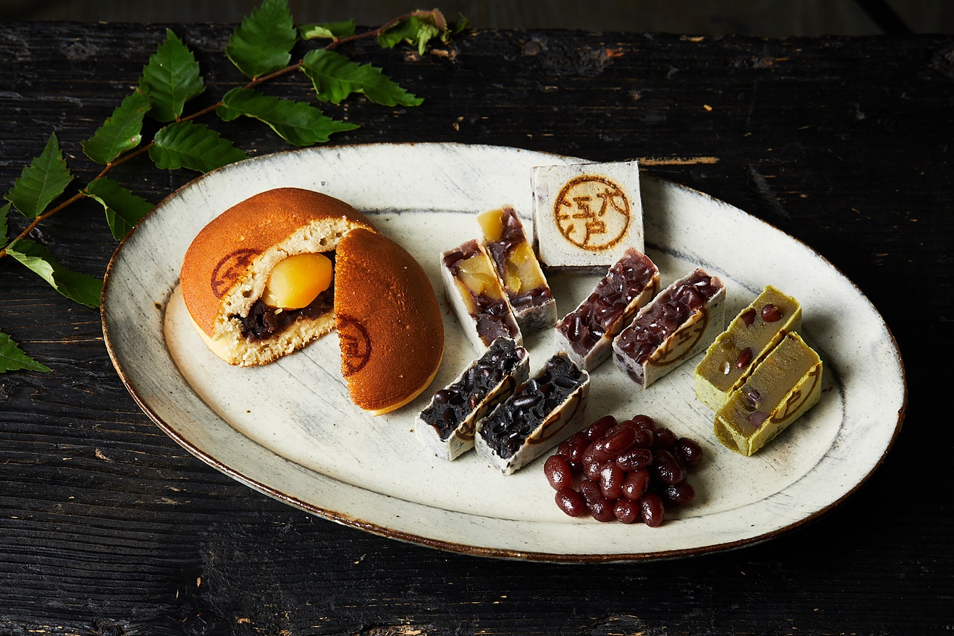 素材にこだわり、小豆の味を活かした甘さ控えめのあんに定評がある大江戸の和菓子。