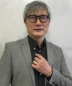 岩田　真治