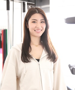 須賀　彩帆
