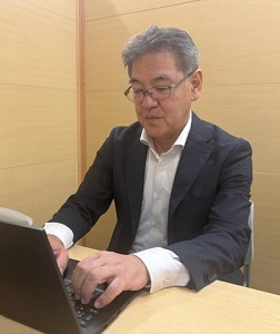 礒村　賢一