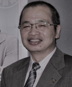 石塚　利男