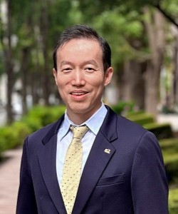 李　晟平