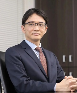 西谷　健