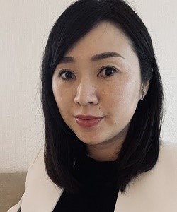 足立　久美子