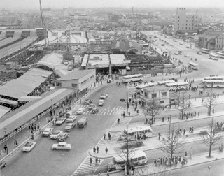 1958(昭和33)年頃の新宿駅西口