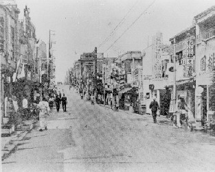 1937(昭和12)年頃の神楽坂通り